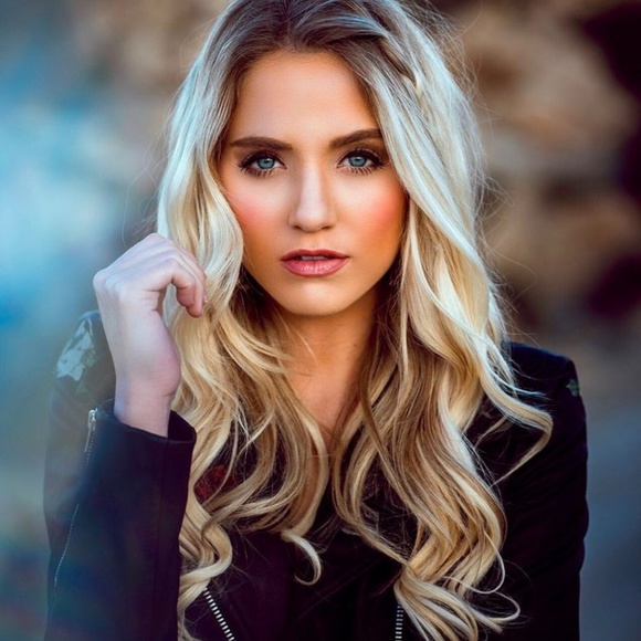 Meet your Posher, Savannah - Picture 2 of 4